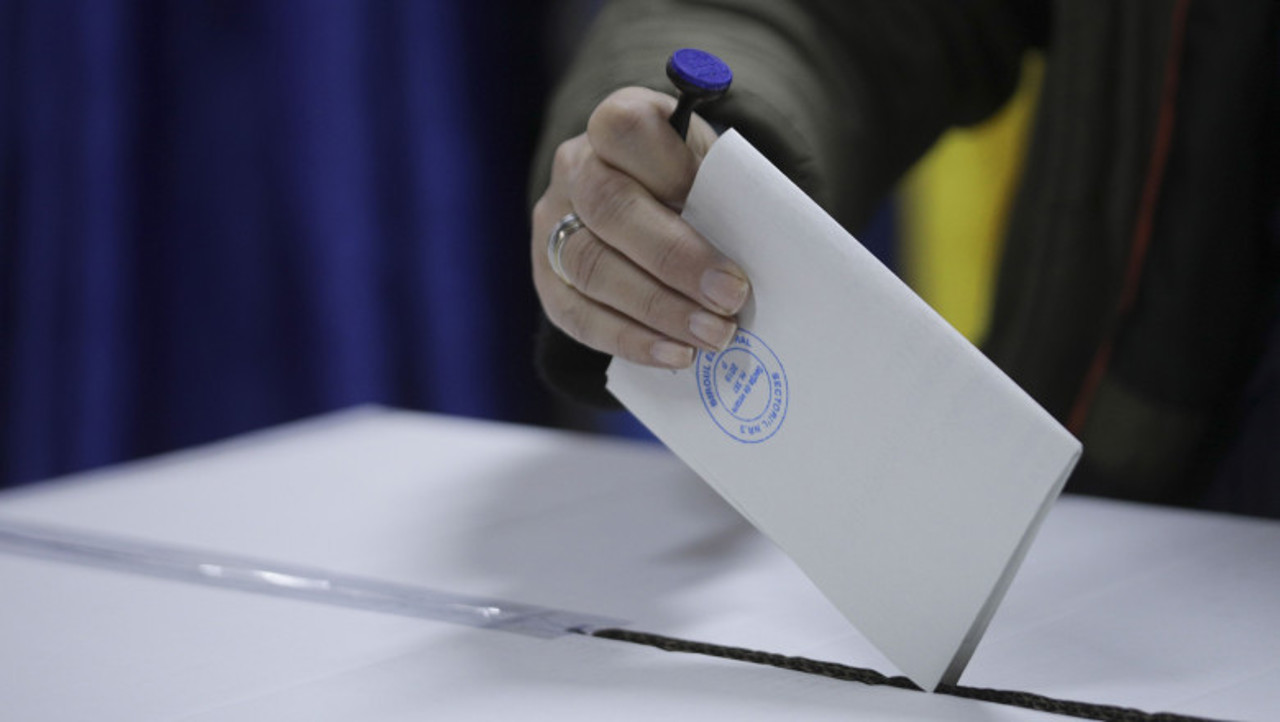 Voting starts in the Republic of Moldova for the second round of the Romanian presidential elections