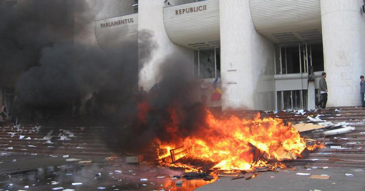 Sursa: Edificiul Parlamentului, 2009