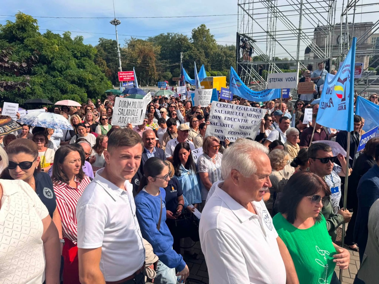 ULTIMA ORĂ | Bugetarii din R. Moldova vor primi plăți unice între 1.000 și 4.000 de lei până la finele anului