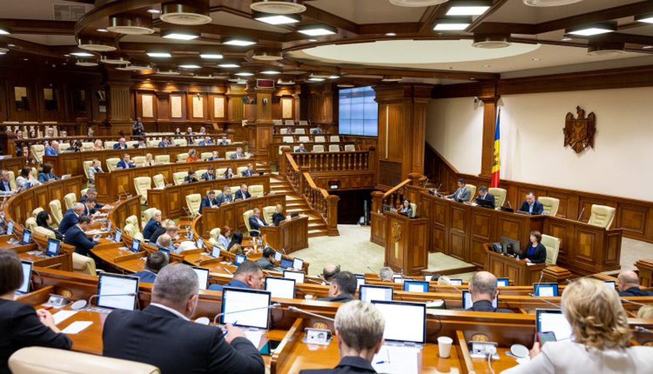 Replici tăioase între deputați. Parlamentul a votat denunțarea a trei acorduri cu CSI