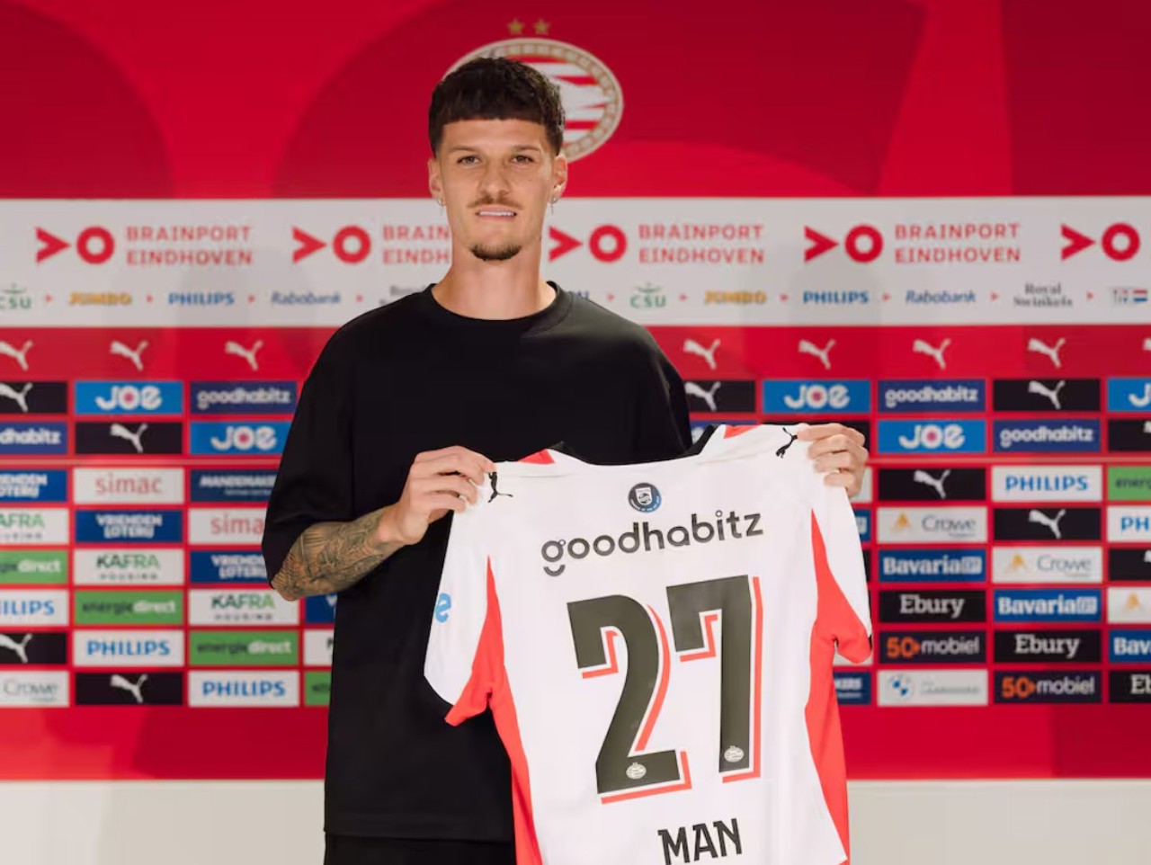  Internaționalul român Dennis Man a fost prezentat oficial drept fotbalist al clubului olandez PSV Eindhoven