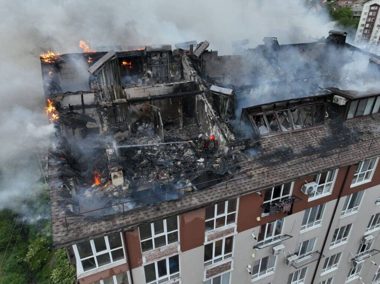 В Дурлештах начались работы по возведению временной крыши многоэтажки