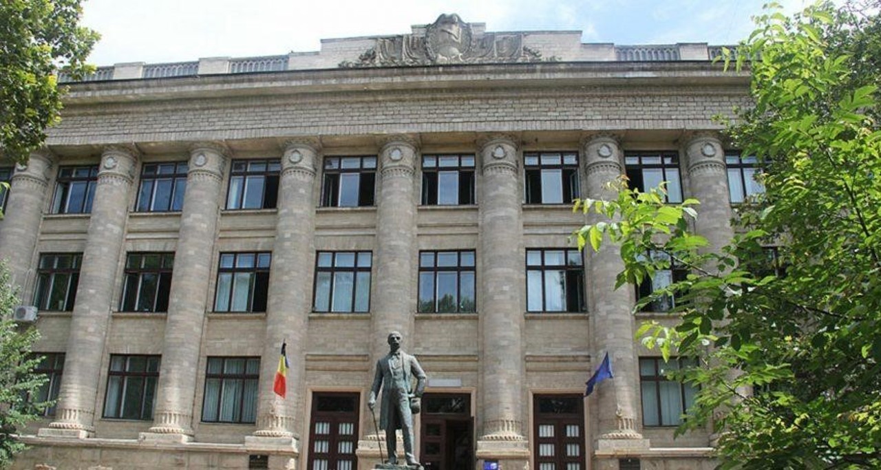 Centre BiblioTech la Iași și Chișinău: Acces la peste 1.000.000 de pagini de carte pentru elevi