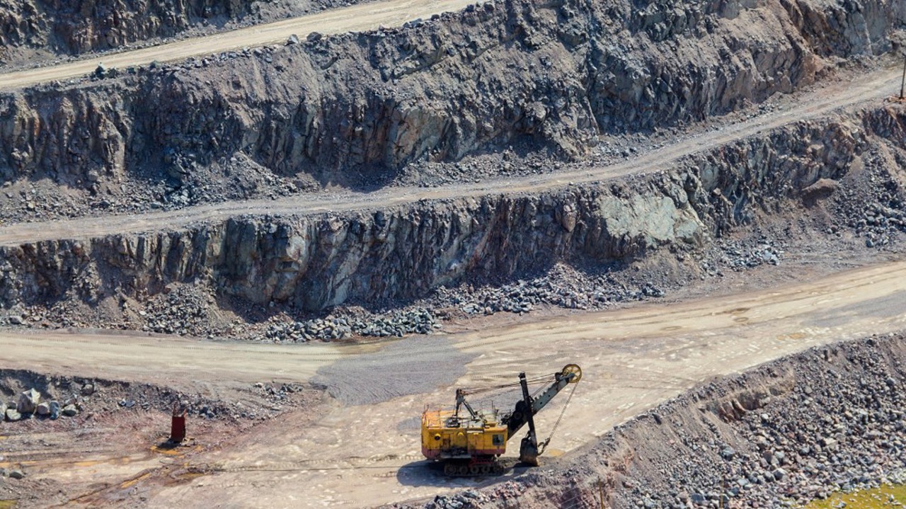 Volumul resurselor minerale exploatate, în scădere. Nisipul și prundișul, la cel mai mic nivel din ultimii cinci ani