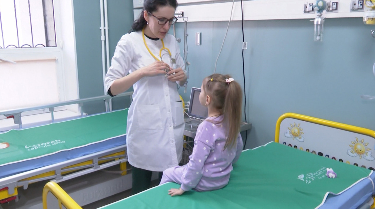 Val de infecții respiratorii: îmbolnăvirile au crescut cu aproape 70% într-o săptămână