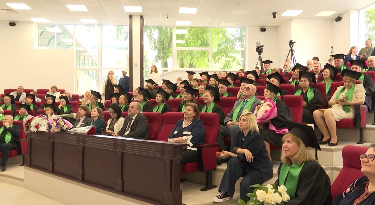 Dorința de a învăța nu are limită de vârstă, au demonstrat 90 de absolvenți ai Universității pentru Vârsta a Treia