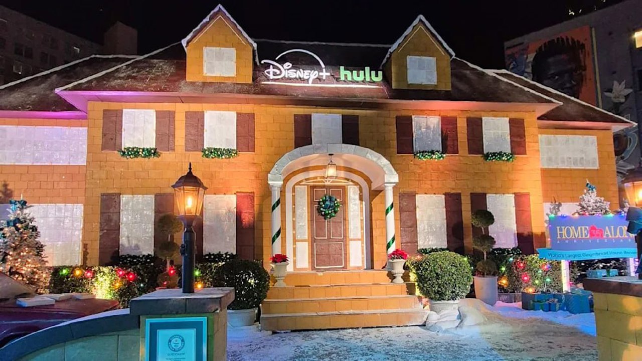 Disney построила рекордный пряничный дом Кевина из фильма «Один дома»