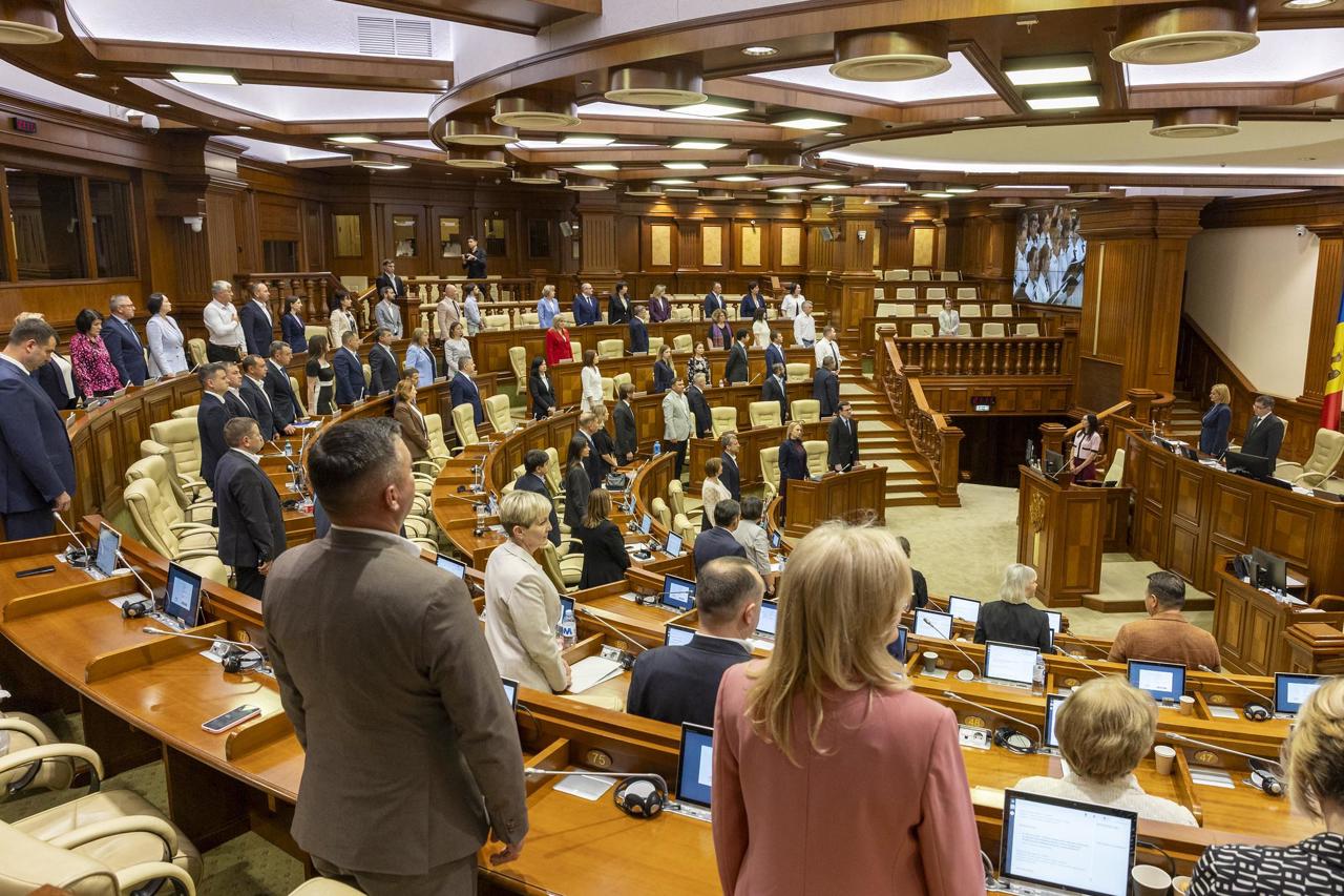 Sesiune extraordinară a Parlamentului, la sfârșit de august: Solicitarea spicherului Igor Grosu, examinată de Biroul permanent
