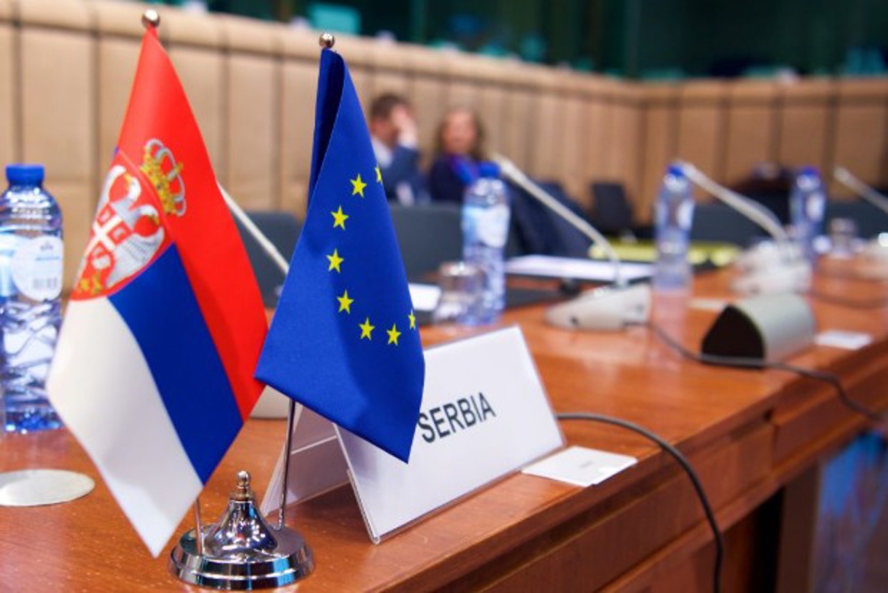 Decizie la Bruxelles: UE suspendă finanțarea pentru Serbia din cauza lipsei reformelor în domeniul judiciar