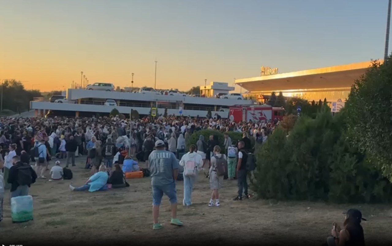 Amenințare cu bombă la aeroport: Activitatea, paralizată timp de trei ore după o alertă înregistrată la ora 4:30