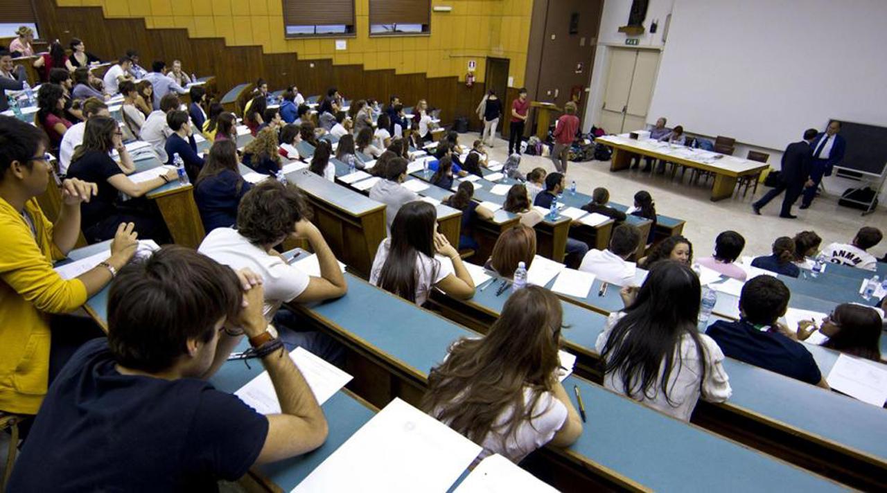 Peste 900 de persoane s-au înscris la examenul de certificare a competențelor de comunicare în limba română