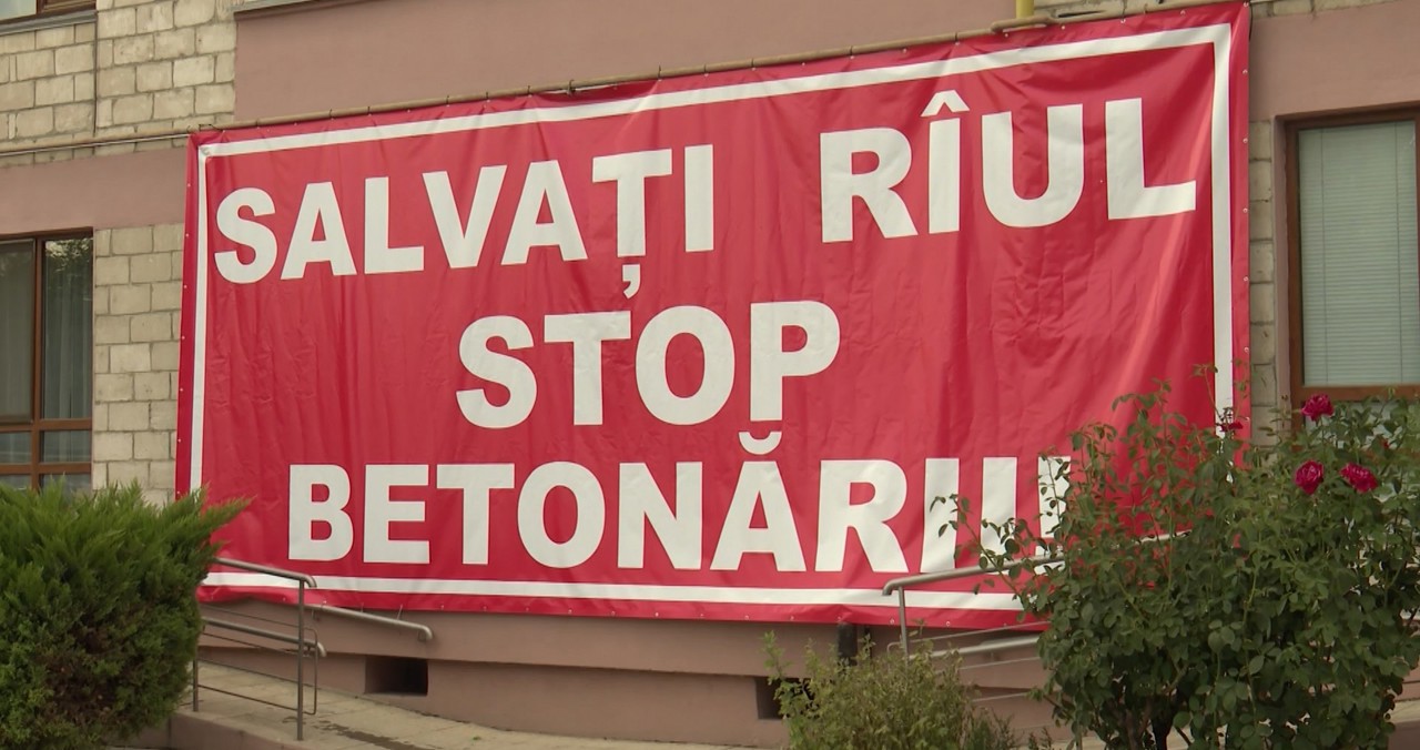Scandal în capitală: O companie vrea să betoneze albia râului Țiganca pentru a construi o parcare