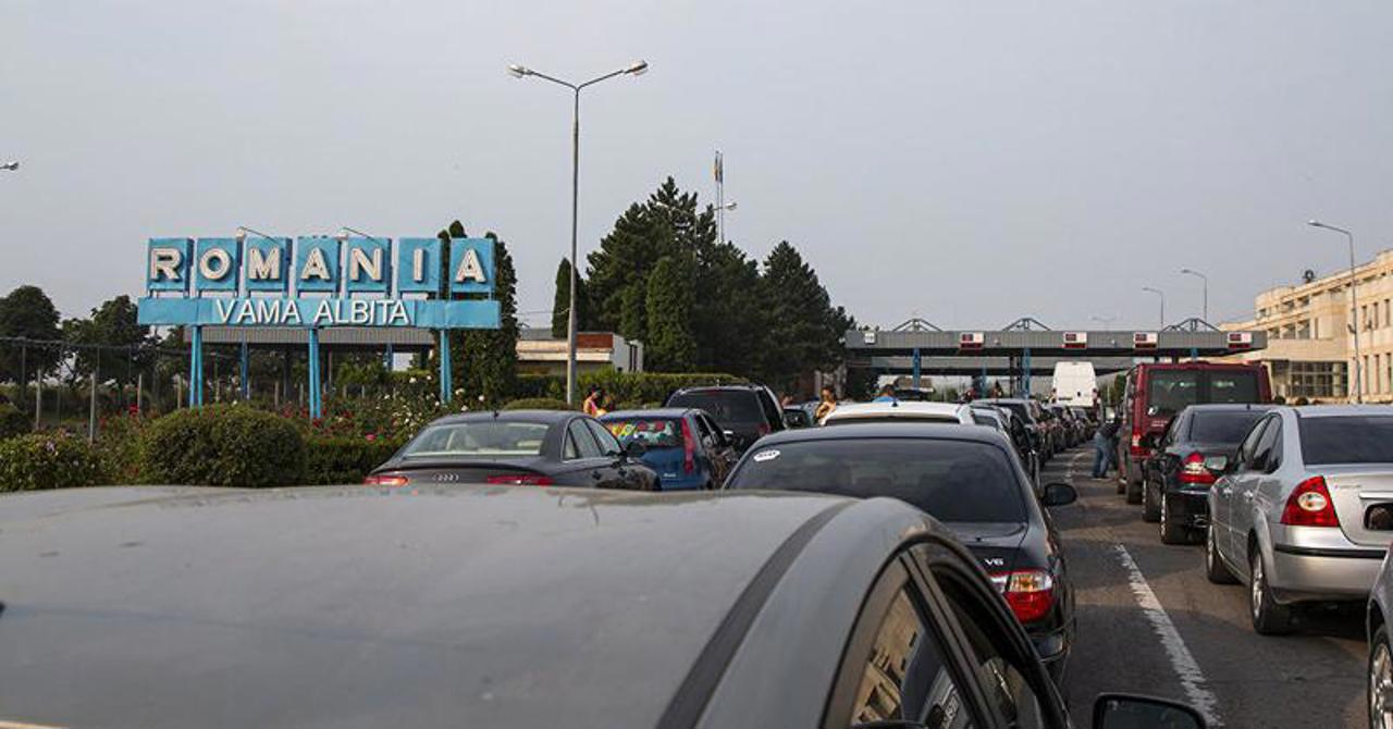 (UPDATE) Затор на молдавско-румынской границе. Из-за технических проблем на КПП Леушены и Скулень машинам приходится стоять в очередях