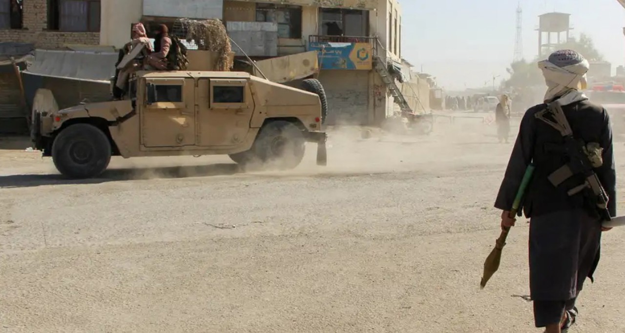 Пакистан объявил "открытую войну" талибам в Афганистане