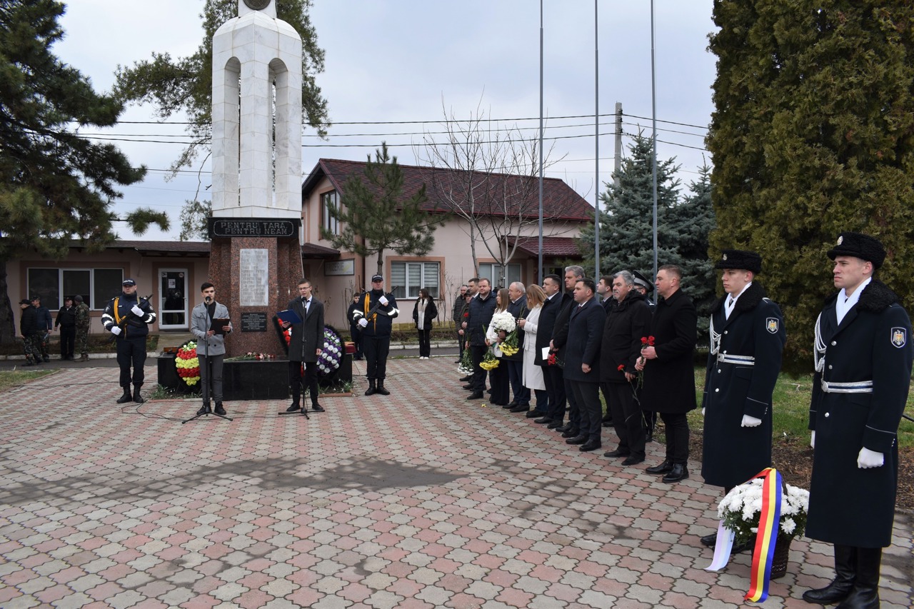 Coșnițenii și-au comemorat eroii, pomenindu-i pe toți cei căzuți în războiul din 1992