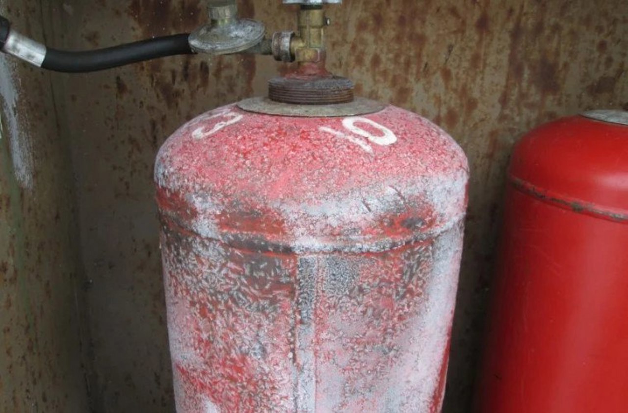 Două persoane, rănite în urma unei deflagrații la o butelie de gaz, în Tomai