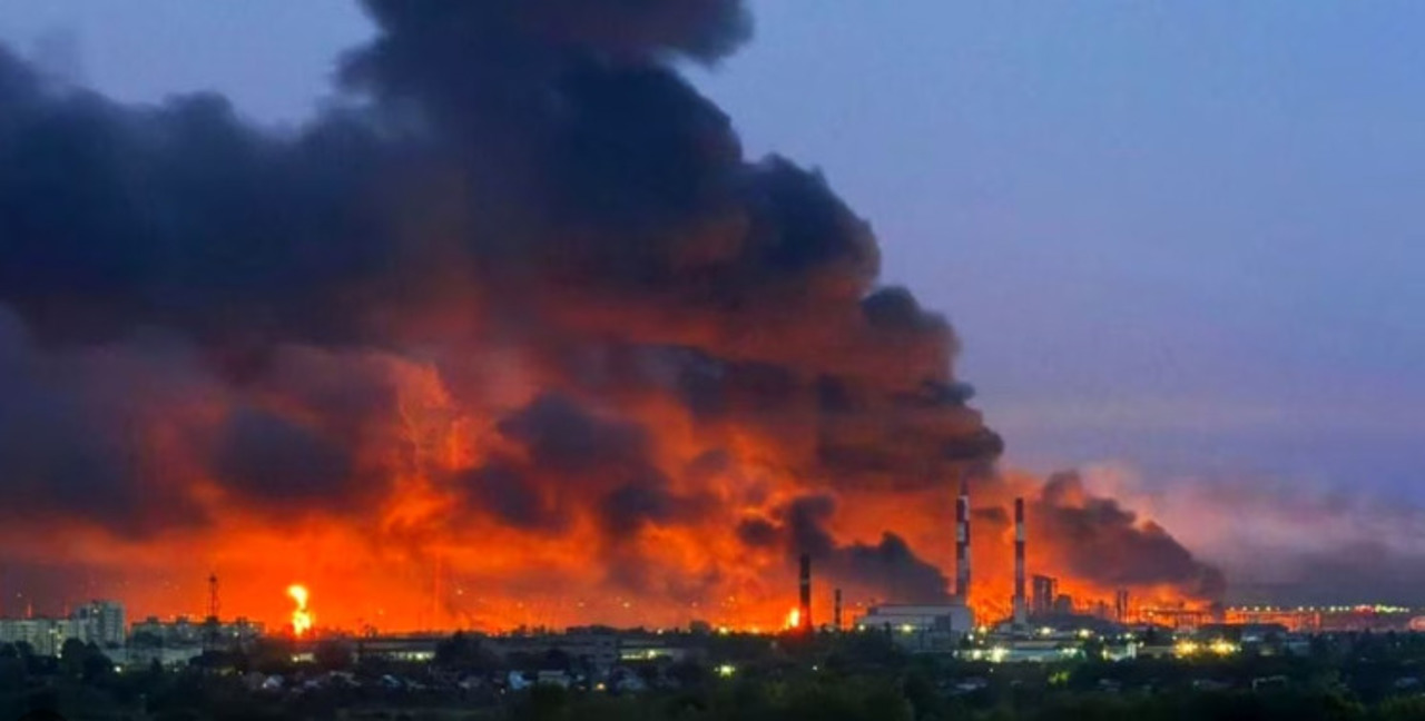 Ucraina revendică atacuri asupra unei baze petroliere din Novorossiisk și unei stații-cheie din Volgograd
