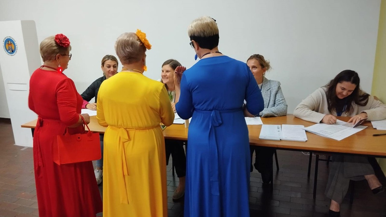 Nadia Miron / Three Moldovan women waiting for ballots at a polling station in Italy, October 20, 2024