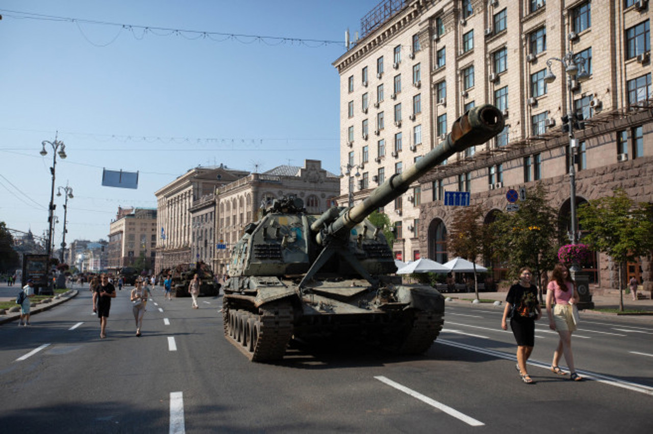 Destroyed Russian tanks on display in Kiev ahead of Independence Day