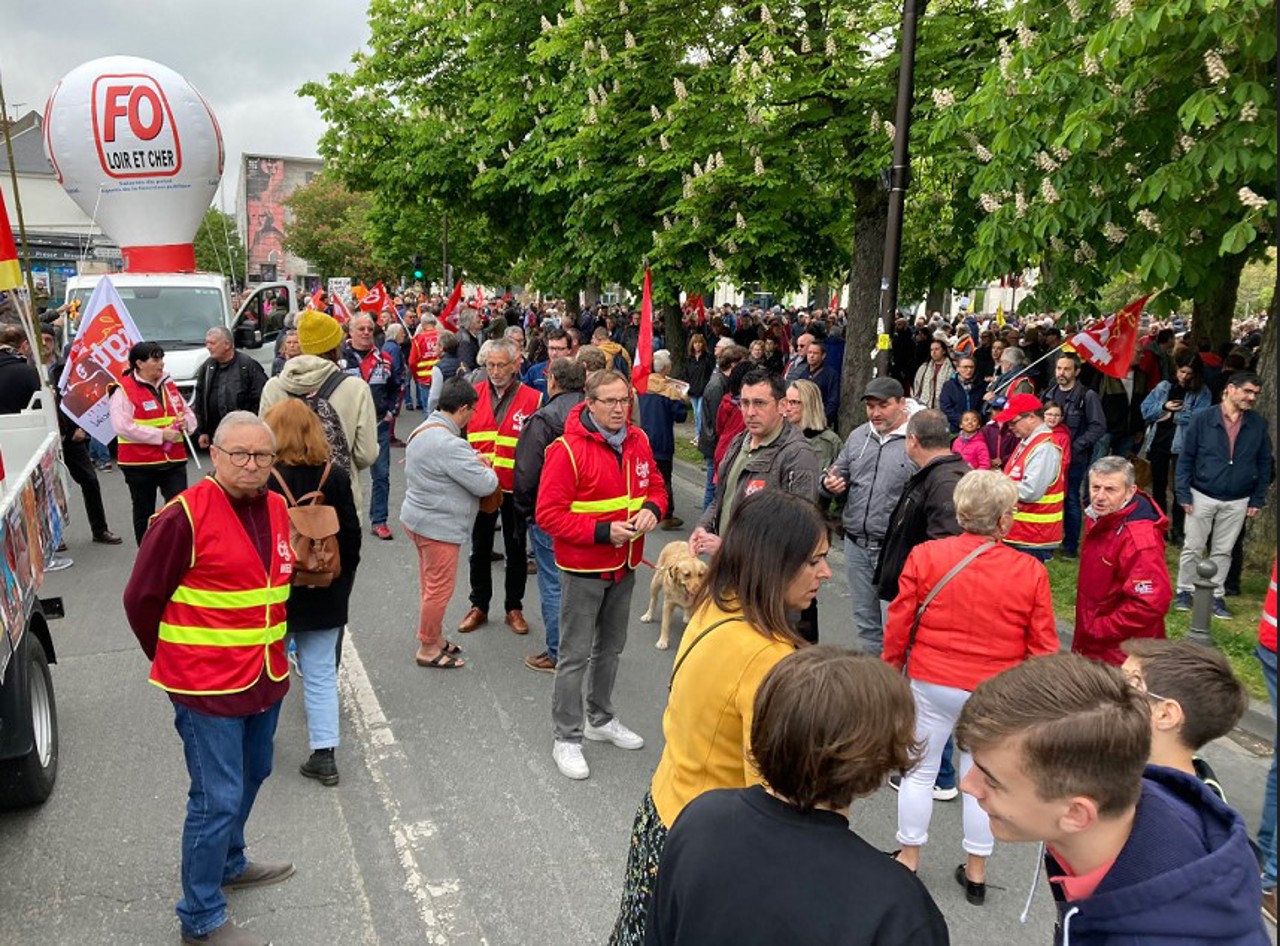 May Day march in Paris amidst challenges to pension reform