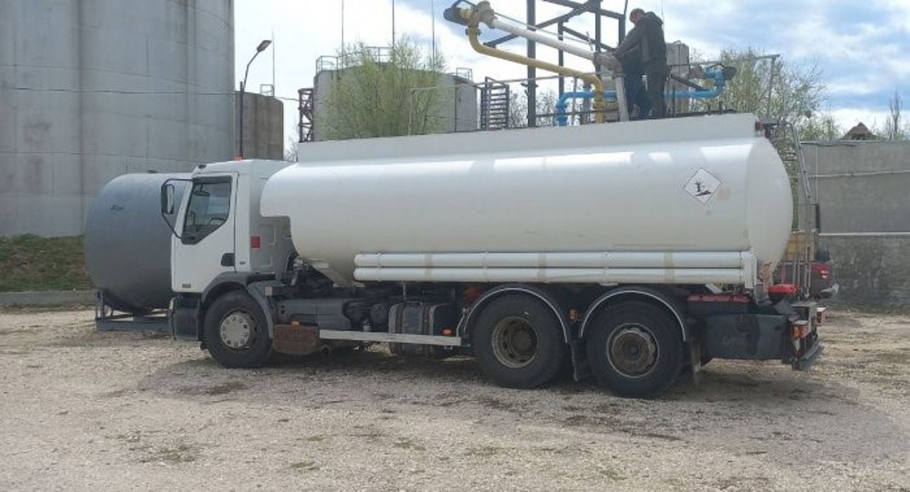 Помощь пострадавшим от засухи: в Молдове начали распределять обещанное фермерам дизельное топливо из Румынии