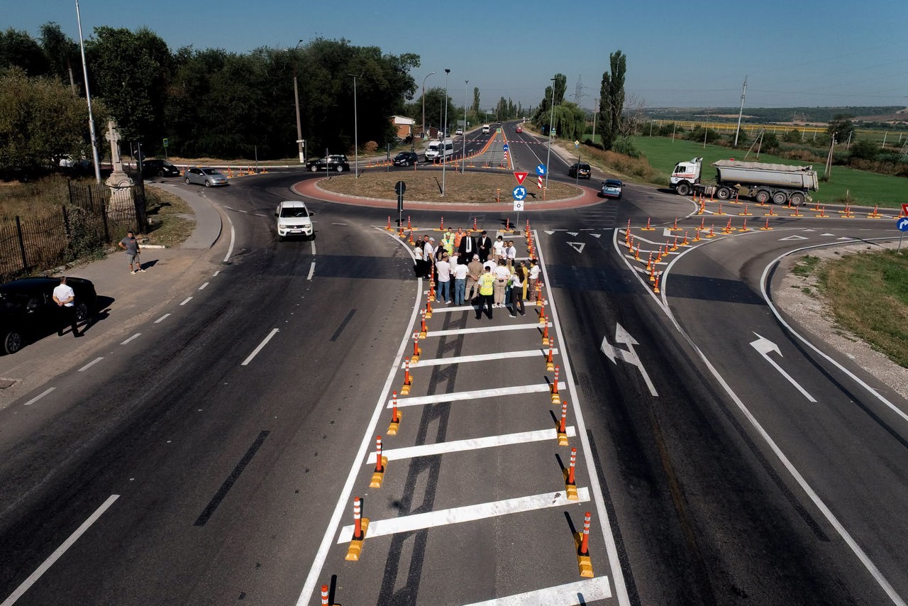 Un „Punct Negru” din trafic, transformat în intersecție modernă: Noul sens giratoriu de la Anenii Noi Noul are o rază de 12 metri