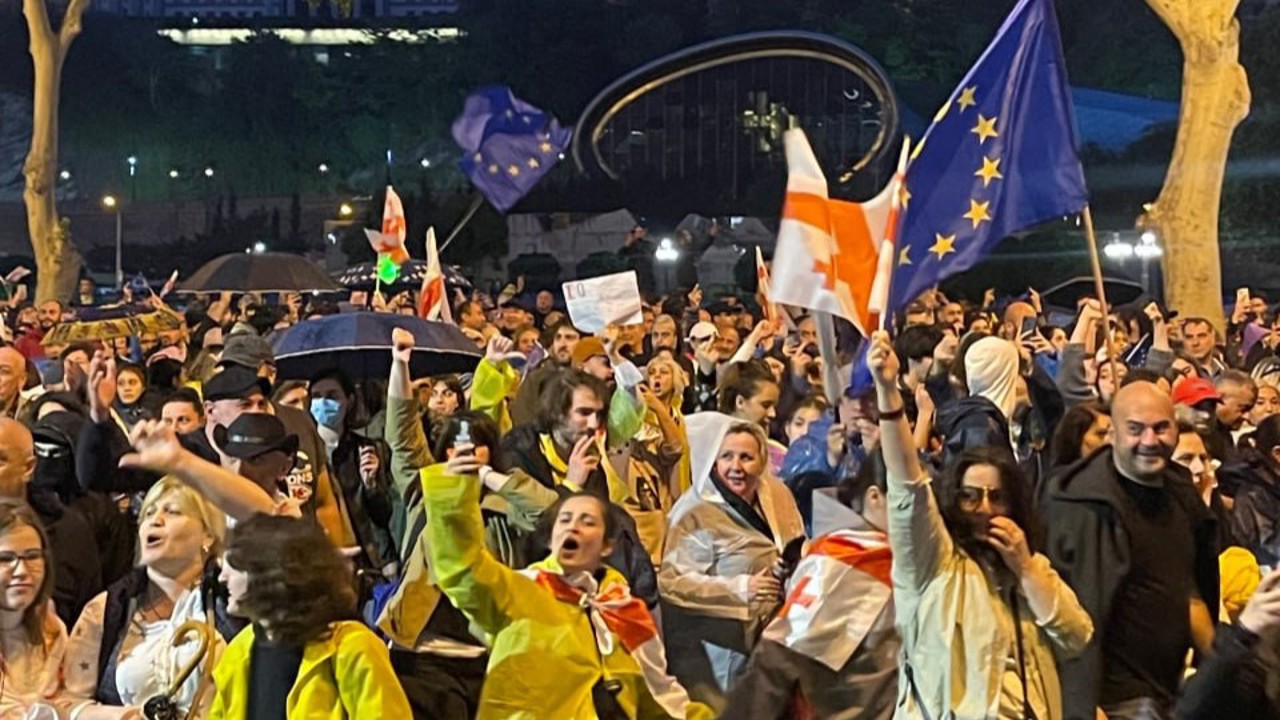 Marș european la Tbilisi: manifestanții protestează împotriva legii „agenților străini”