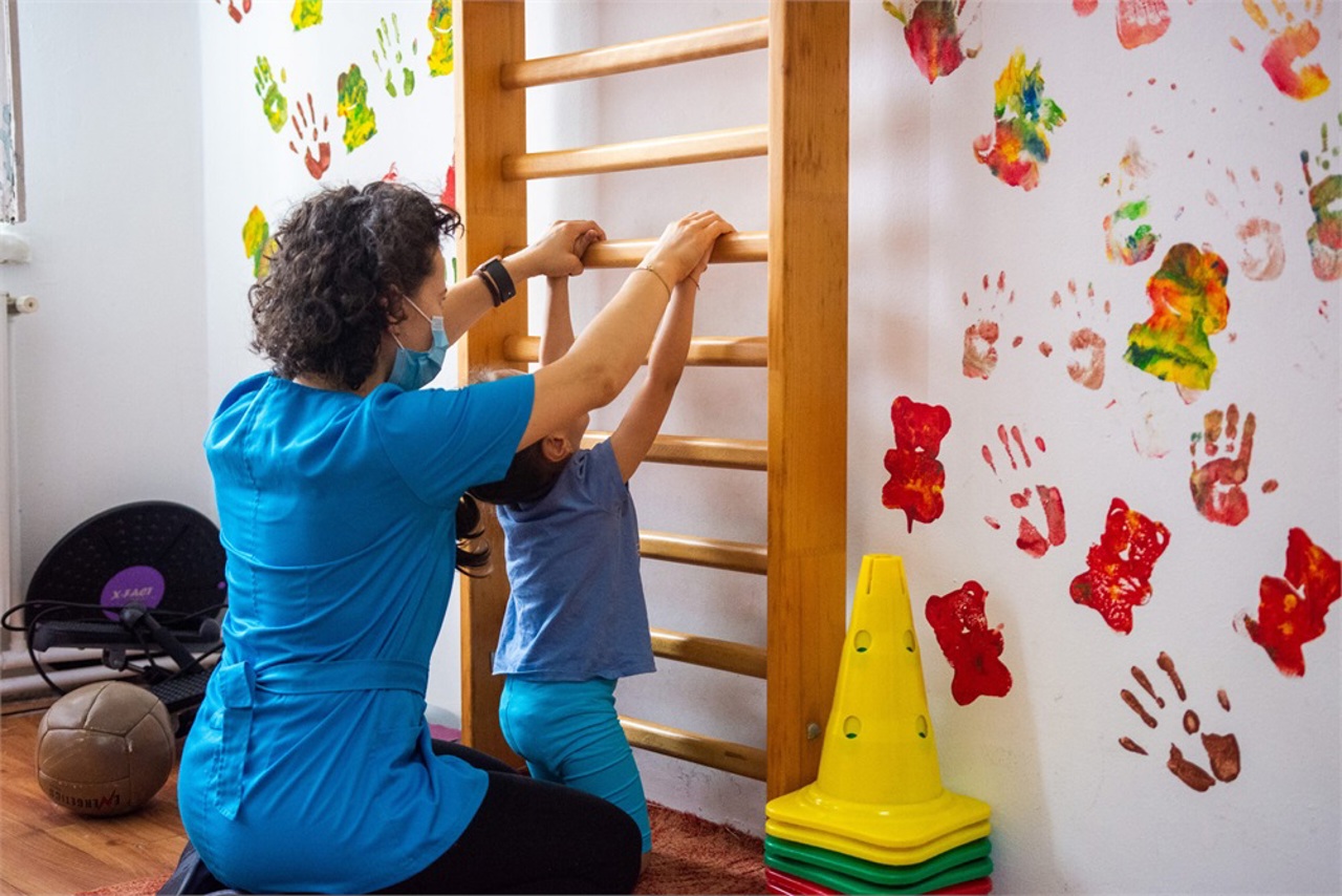 Câte 3.000 de lei pentru fiecare copil cu dizabilitate severă, achitate în iunie: Inițiativa, înregistrată în Parlament