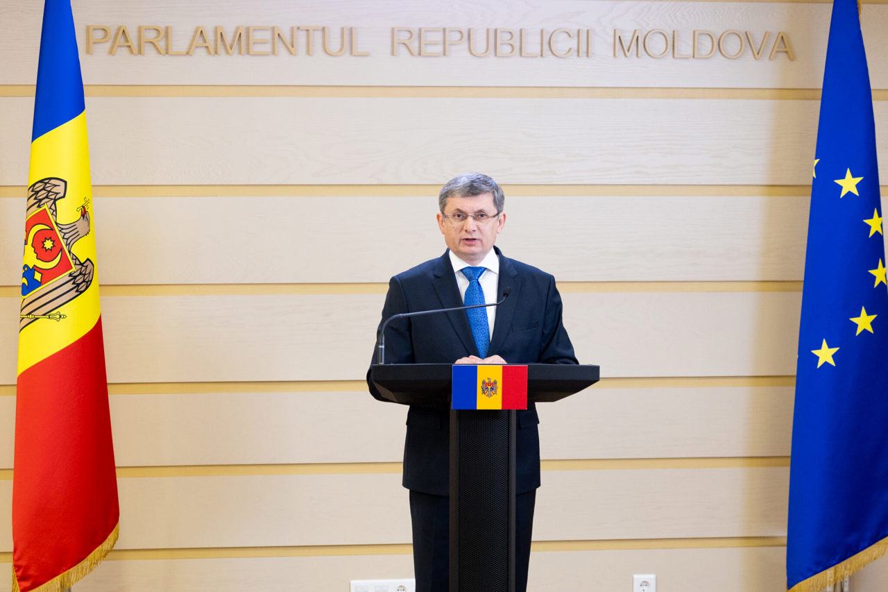 Cine ar sta în spatele sperietorilor privind producerea de armament? Grosu: „Băieți deștepți cu proprietăți în Crimeea” 