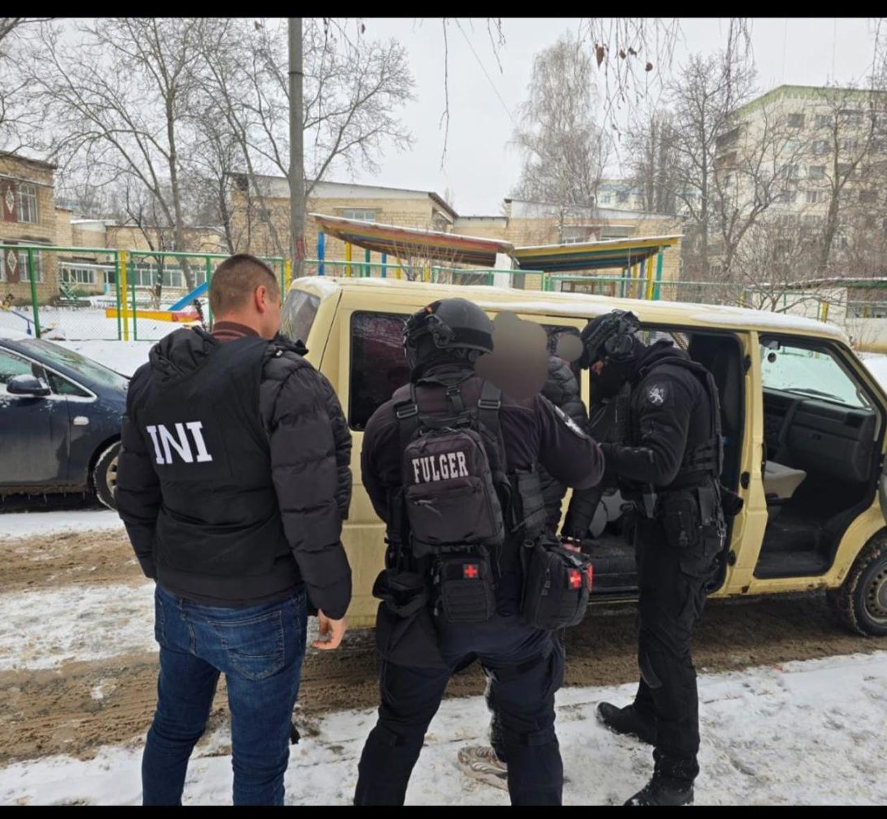 Bărbat de 24 de ani, reținut la Chișinău pentru șantaj și amenințare cu moartea: victimele ar fi plătit aproape 7.000 de euro