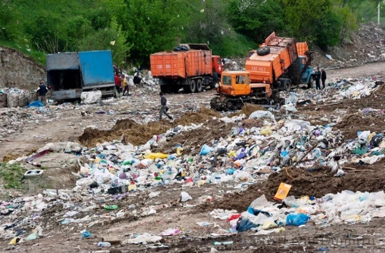 Zeci de mii de locuitori din 12 localități, cu gunoiul la poartă: Primarul Ceban, acuzat de blocarea accesului la poligonul Țânțăreni