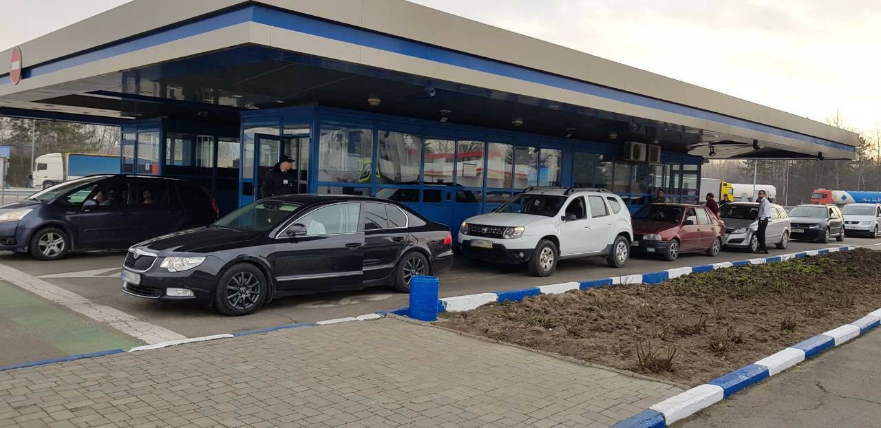Flux sporit la frontieră de sărbători: Serviciul Vamal și Poliția de Frontieră lucrează în regim special pentru reducerea timpilor de așteptare