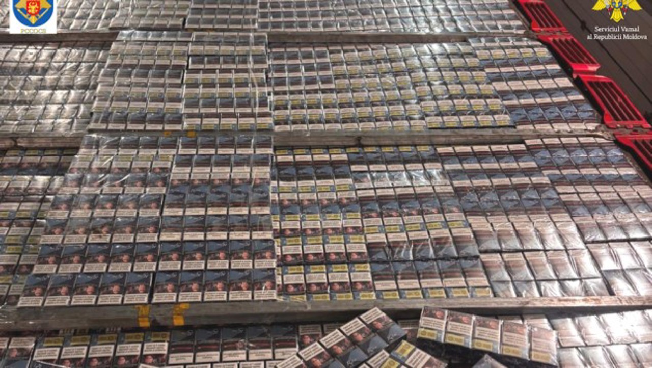 Almost one million cigarettes seized at Leușeni–Albița customs; two men detained by PCCOCS