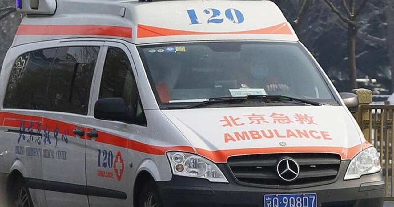 Grave accidente de circulație în China. Un autobuz cu pasageri s-a ciocnit de peretele unui tunel, provocând moartea a 14 persoane, iar o mașină a intrat în mulțime la o școală profesională