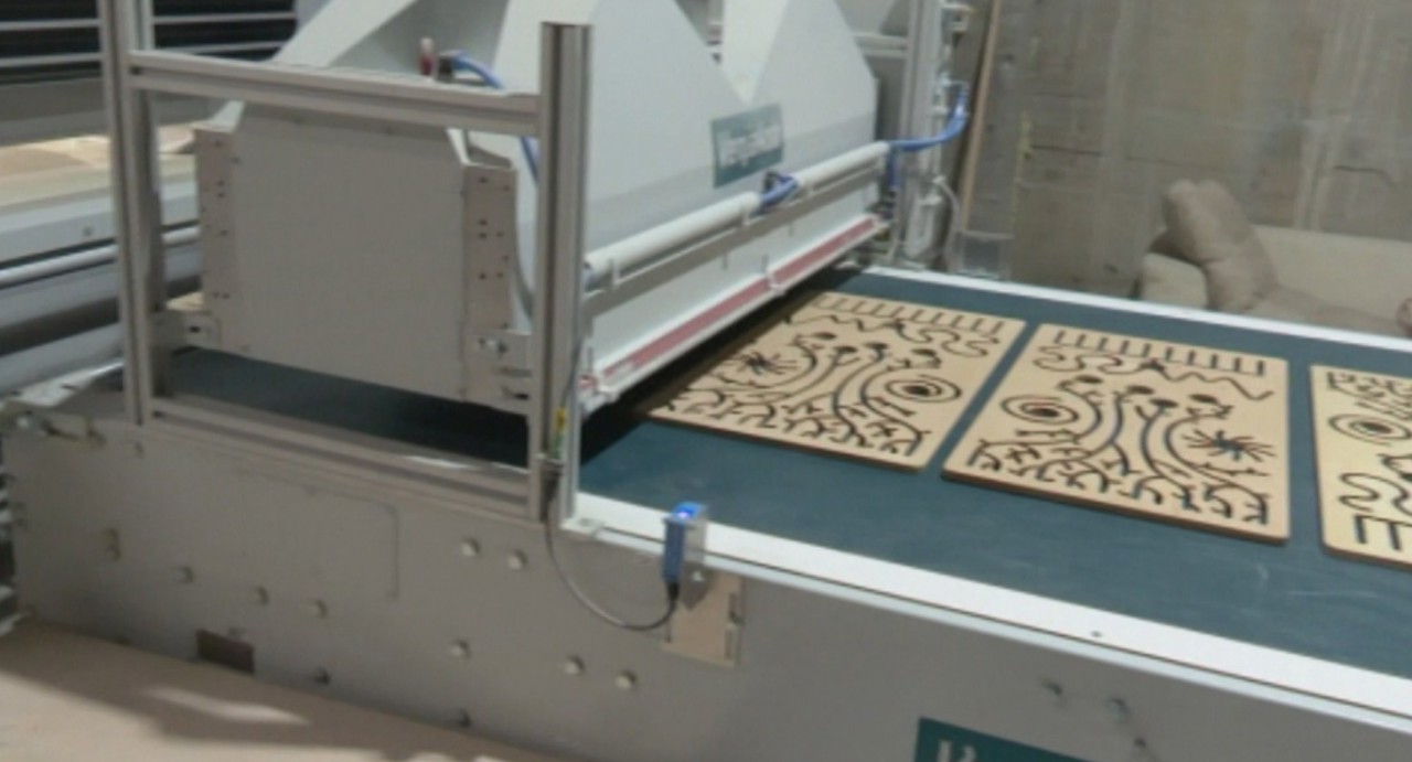 Robotul care vopsește mobila „într-un minut”: Antreprenorii pot lua credite fără bunuri puse în gaj 