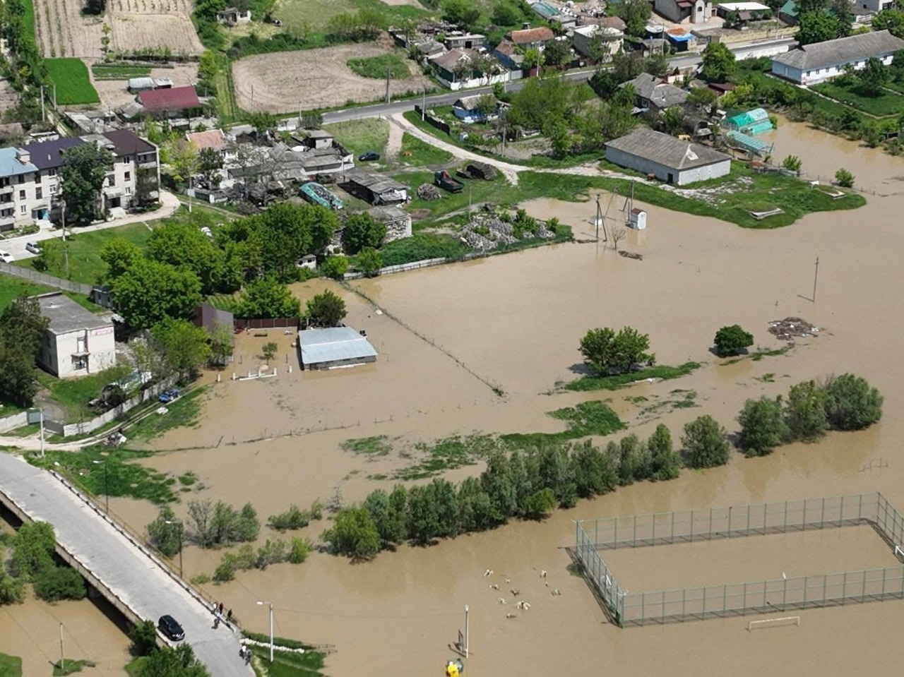 Risc de inundații la Strășeni: Oamenii din peste 20 de locuințe ar putea fi evacuați preventiv