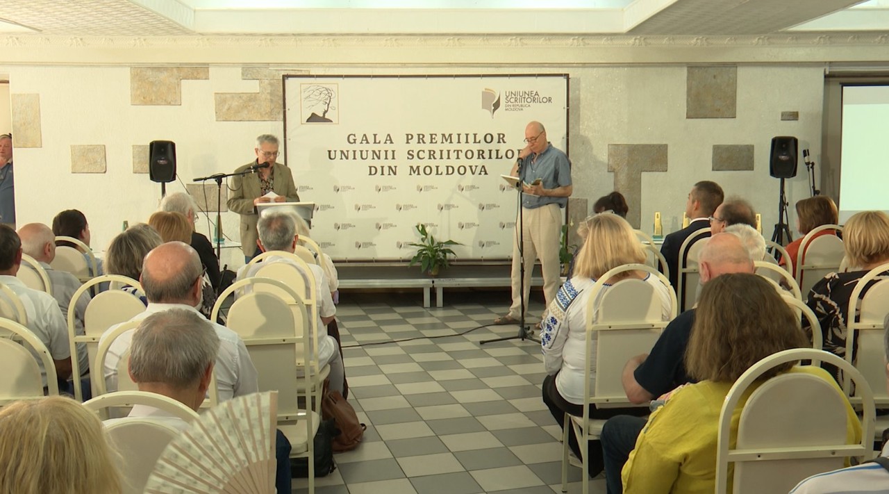 Cele mai valoroase apariții editoriale din 2025, premiate: „O dată pe an arătăm recunoaștere”