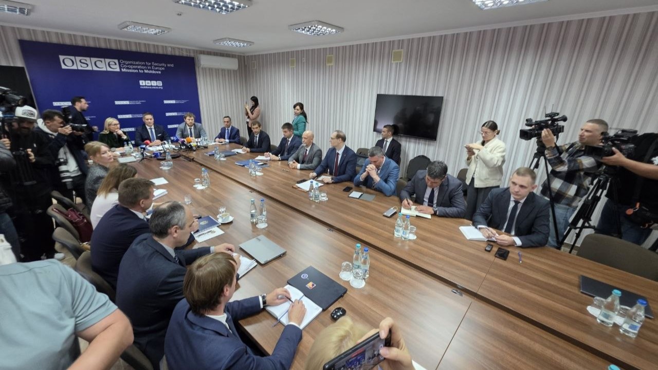 Chiveri: „Școlile să își primească înapoi clădirile din care au fost evacuate cu forța”. Ce s-a discutat la reuniunea „1+1” de la Tiraspol
