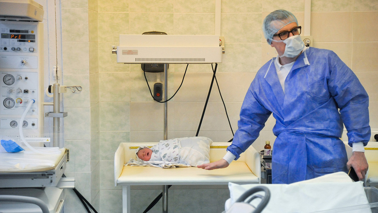 Rusia: În Duma de Stat, femeile solitare au fost îndemnate să nască de la militari participanți la „SVO”