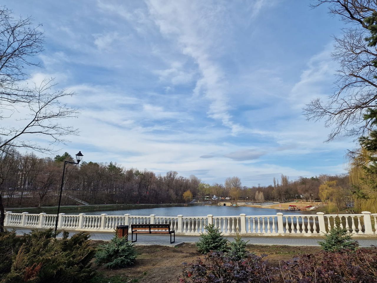 Început de săptămână cu vreme caldă.  Ce temperaturi anunță meteorologii pentru astăzi