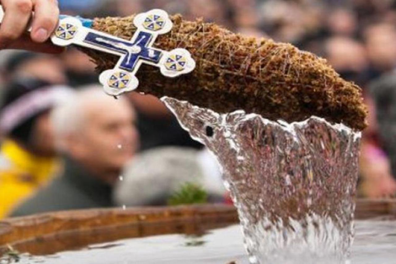 De Boboteaza pe stil vechi au avut loc tradiționalele scufundări în apa rece