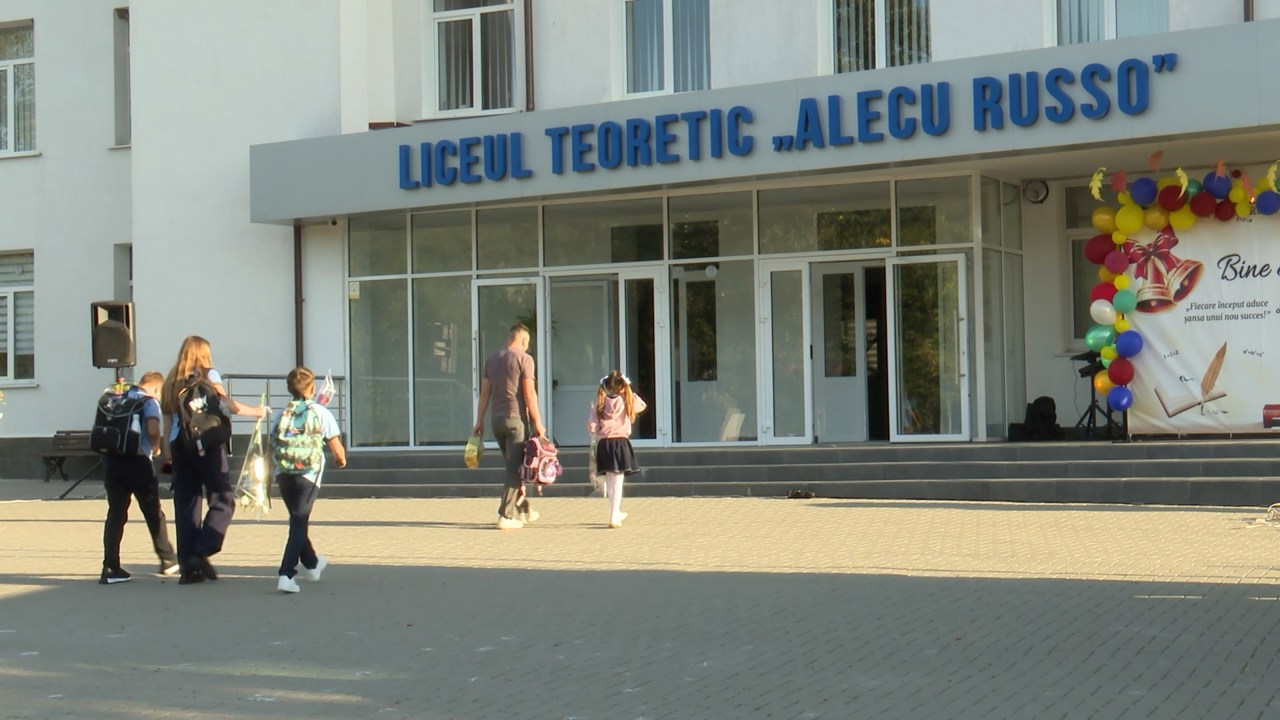 В Молдове начался учебный год: за парты вернулись более 334 тысяч школьников