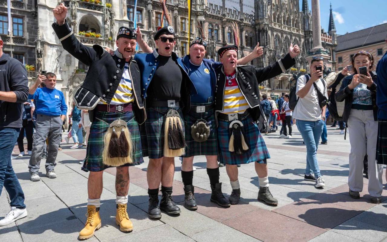 Suporterii scoțieni fac show înainte de deschiderea Campionatului European de fotbal