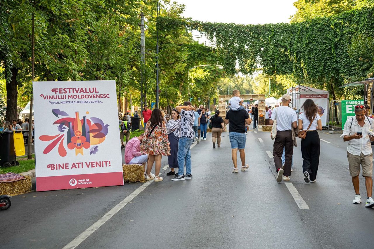 Festivalul Vinului Moldovenesc revine la București: Peste 40 de crame își prezintă produsele pe Bulevardul Kiseleff