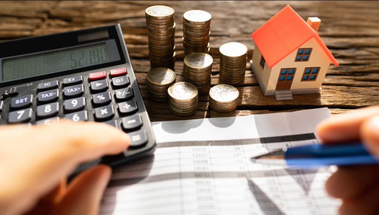 Piața imobiliară sub presiune: Experții anticipează scumpiri, Guvernul cere transparență 