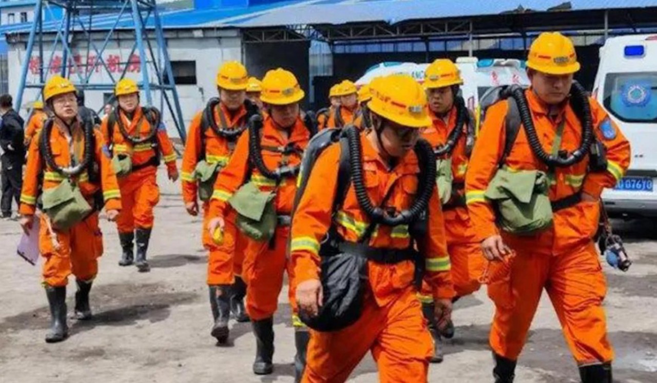 Cel puțin 82 de oameni au decedat în urma unei explozii la o mină de cărbune din China 