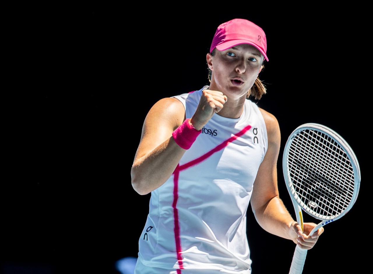 Liderul mondial al tenisului feminin, Iga Swiatek, s-a calificat dramatic în Turul 3 al primului turneu de Mare Șlem al anului, Australian Open