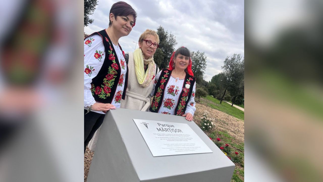 FOTO | Un parc din Madrid, numit „Mărțișor”: Spaniolii, învățați să confecționeze mărțișoare