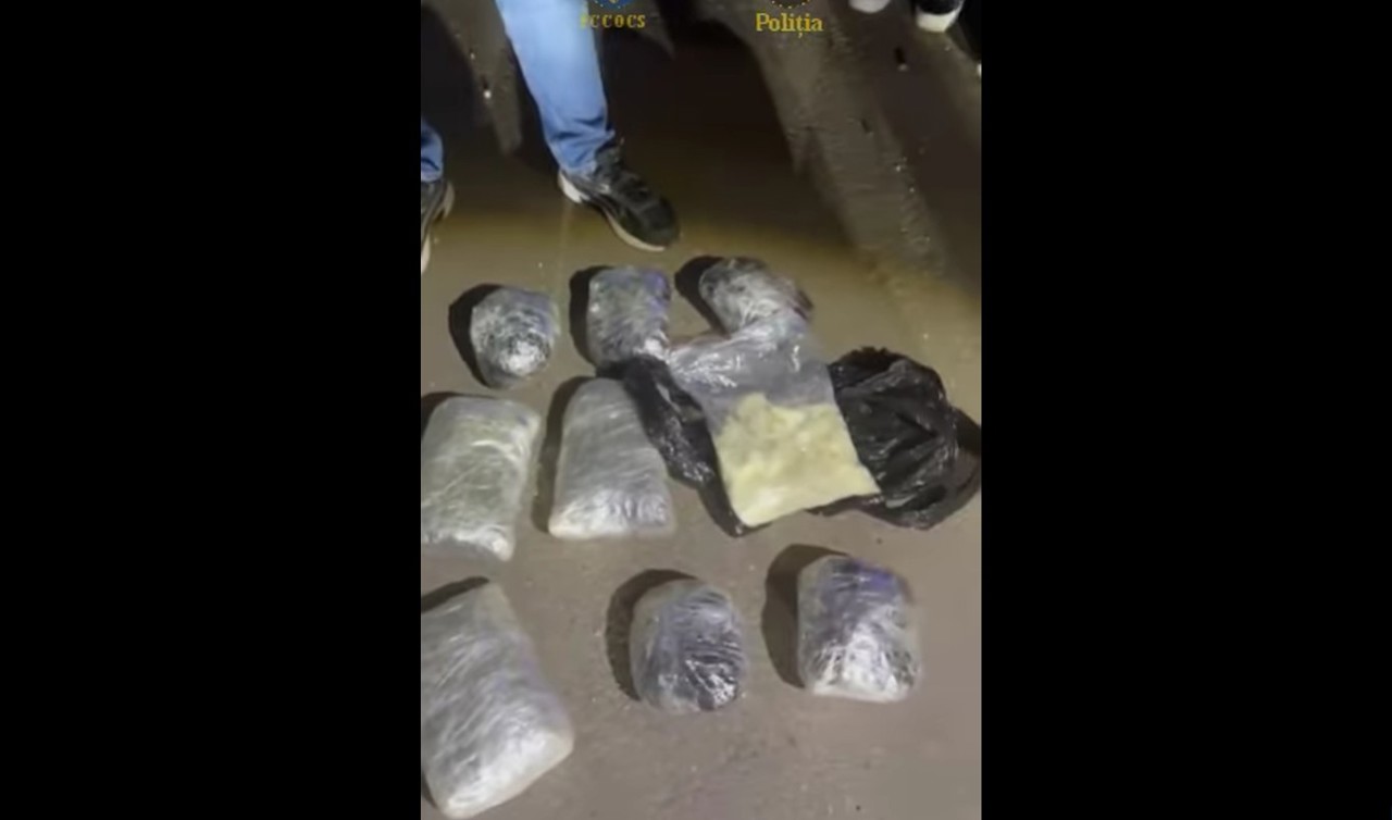 Droguri de 10 milioane de lei, pe drumul Taraclia–Chișinău: doi bărbați au fost reținuți 