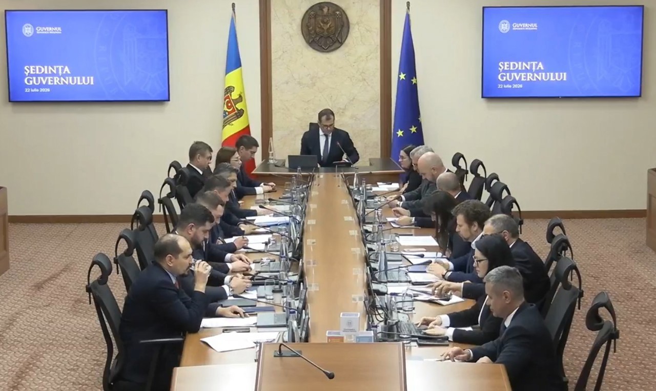 Отставки на первом заседании нового кабмина